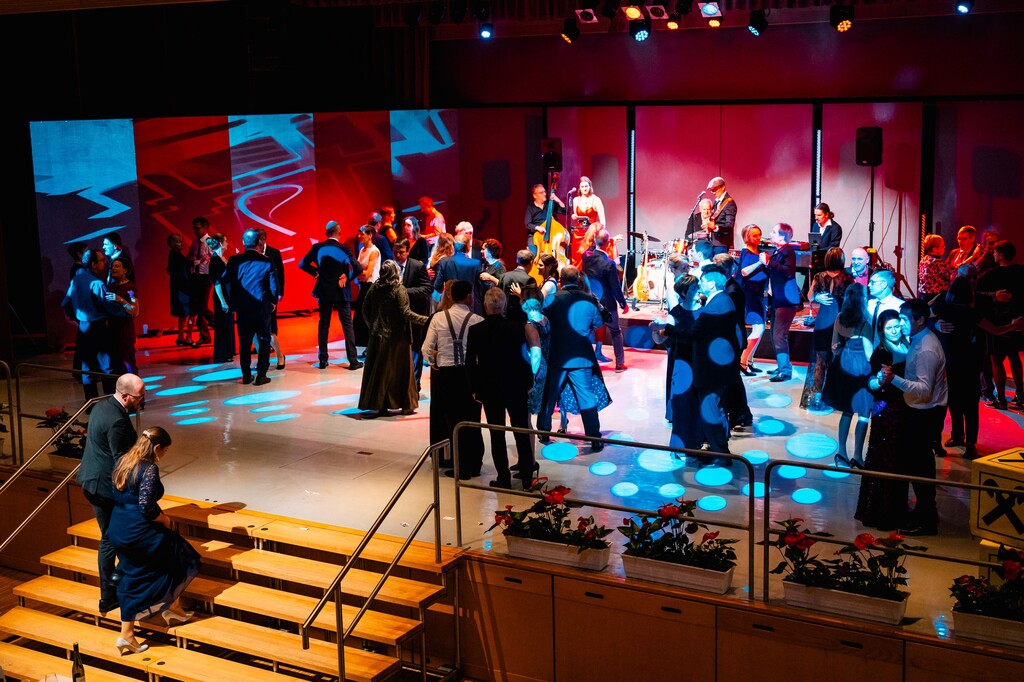 19 Uhr Ramschwagsaal, Nenzing