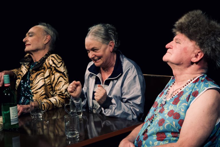 Helga Pedross speitt Mariedl, Wolfgang Pevestorf die Erna und Robert Kahr die Grete. <span class="copyright">Caro Stark</span>