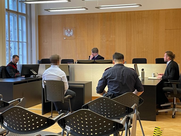 Der 19-Jährige hat bereits vier Vorstrafen und wurde in seiner Probezeit wieder straffällig. <span class="copyright">VN/MMH</span><span class="copyright"> </span>