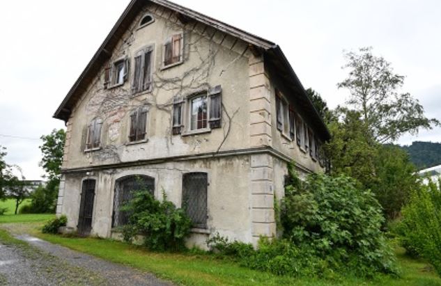 Haus mit Künstler-Atelier vor der Zwangsversteigerung
