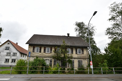Haus mit Künstler-Atelier vor der Zwangsversteigerung