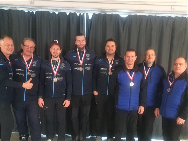 Im Bild die Spieler: Christoph Sohm, Wilfried Mallin, Abraham Sohm, Patrik Plangger, Stefan Pienz, Harald Rüscher, Jürgen Kaufmann und Hannes Tscherner (v.l.). SVL