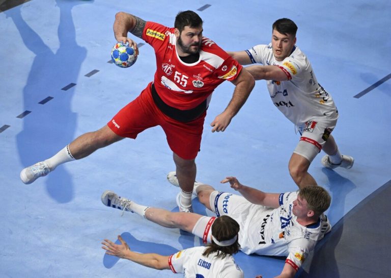 In seinem 100. Länderspiel war Tobi Wagner mit sieben Toren erfolgreichster Werfer, konnte die 24:26-Niederlage gegen Island aber nicht verhindern. GEPA