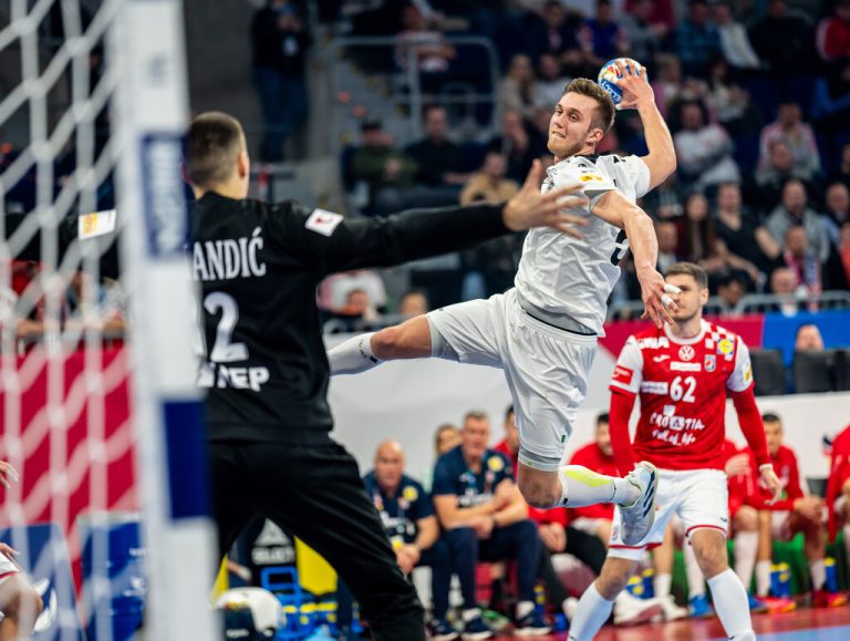 Kapitän Mykola Bilyk wurde vor dem Spiel für sein 100. Länderspiel ausgezeichnet und erzielte insgesamt sieben Tore gegen Kraotien.GEPA