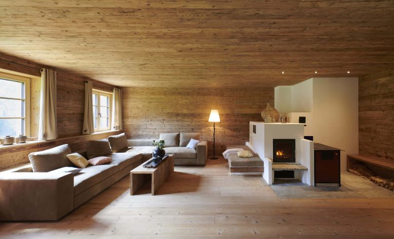 <p class="caption"></p>Laut Bauantrag ist das Dachgeschoss als „Kaltraum" – also als nicht ausgebaut – ausgewiesen. Diese Fotos wurden indes im Zuge der Verkaufsabsicht von der Immobilienfirma Spiegelfeld veröffentlicht. <span class="copyright">Handout/Spiegelfeld Immobilien</span>