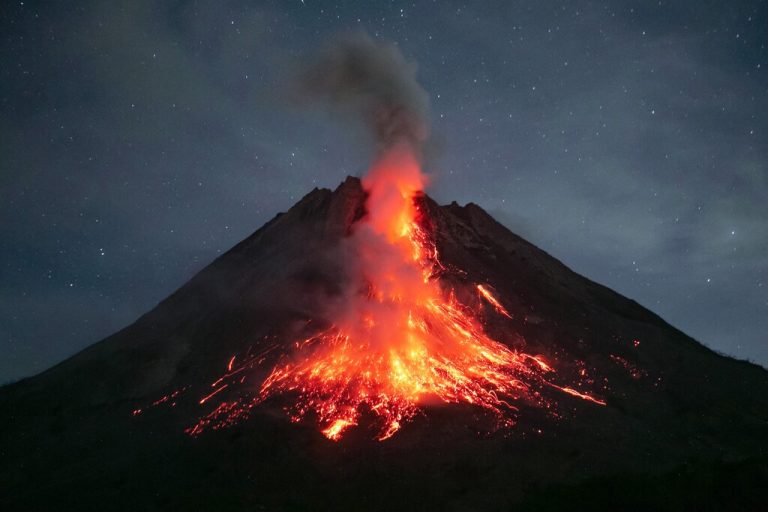 Merapi ist der aktivste Vulkan in Indonesien. Am Sonntag brach er erneut aus. AFP