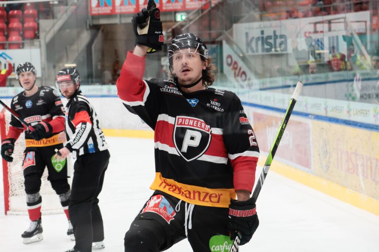Michael Pastujov war mit einem Doppelpack der offensive Matchwinner der Pioneers.Hartinger (3)