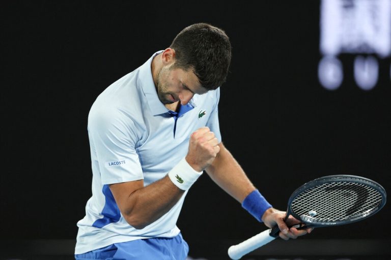 Novak Djokovic kommt in Melbourne immer besser in Fahrt.apa