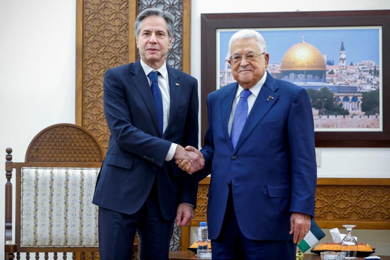 Palästinenserstaat muss an Seite Israels existieren. Dies bekundete US-Außenminister Blinken (l.) bei Palästinenserpräsident Abbas. Reuters
