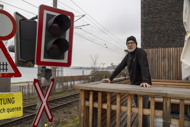 Zusätzliche Gleise hätten inakzeptable Schrankenschließzeiten zur Folge, so Christoph Kalb. <span class="copyright">VN/Paulitsch</span>