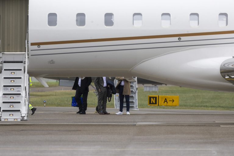 Etwa jeder zehnte WEF-Teilnehmer reist Schätzungen zufolge mit dem Privatjet an.