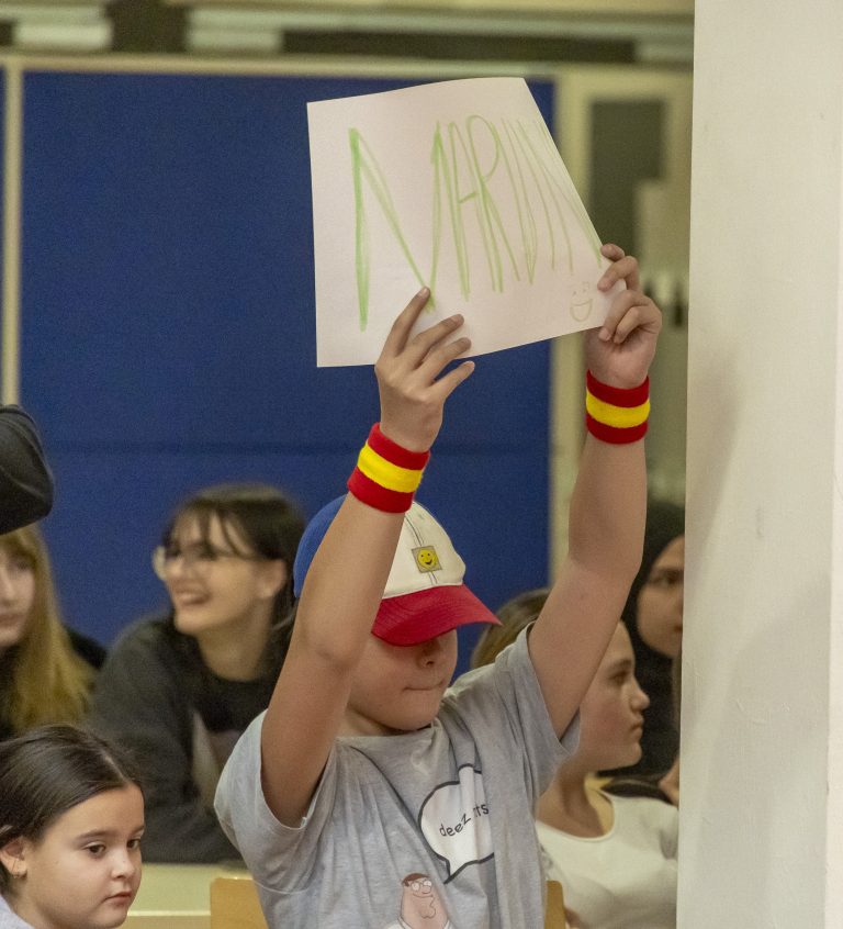 Go Marvin! Der 17-Jährige wurde mit Plakaten und Sprechchören unterstützt.