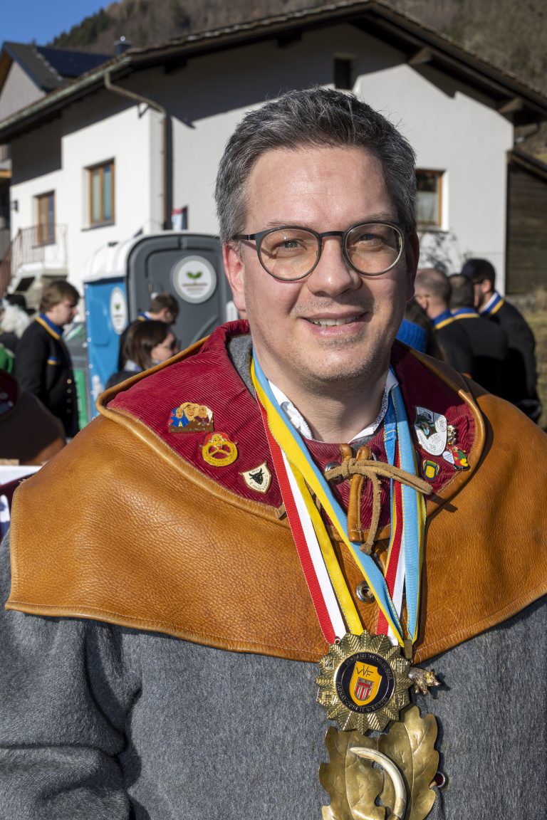 Rungelins Funkenzunftmeister Michael Neyer freut sich wieder über Wetterglück und 1300 Umzugsteilnehmer. <span class="copyright">VN/Paulitsch</span>