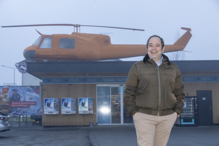 Martin Rützler hat den Helikopter vor rund 20 Jahren erworben. <span class="copyright">VN/Paulitsch </span>