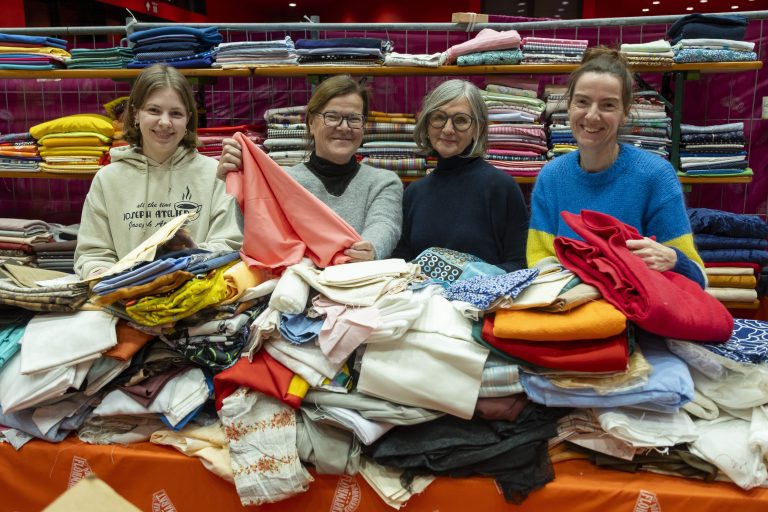 Bei Ada, Irmi Braun, Katharina Lang und Heidi Riegger gibt es Stoffe. 