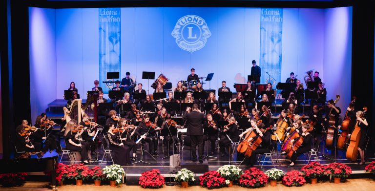 Die jungen Musiker des Orchesters zeigten eine beeindruckende musikalische Virtuosität, die weit über ihr jugendliches Alter hinausgeht. <span class="copyright">tonart Musikschule</span>