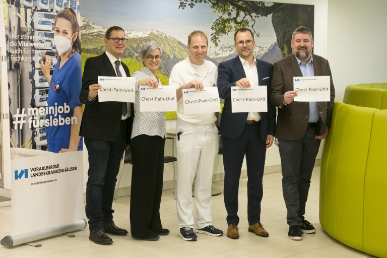 Verwaltungs-Dir. Andreas Lauterer, Standortleiterin Fabiola Vallaster-Menchau, Chefarzt Alois Süssenbacher, Primar Matthias Frick, Pflege-Dir. Herbert Keim. KHBG