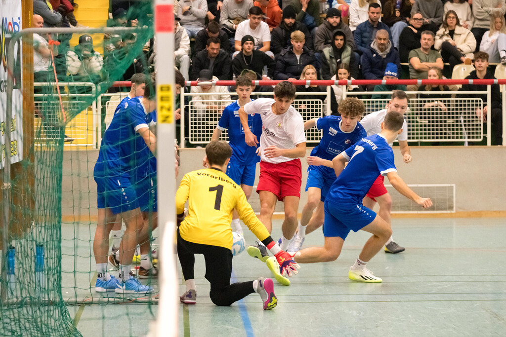 AKA U-18 und Admira durch
