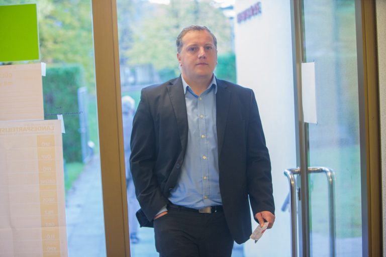 Christoph Längle kritisiert die ÖVP sowie den amtierenden Bürgermeister scharf. <span class="copyright">VN/SAMS</span>