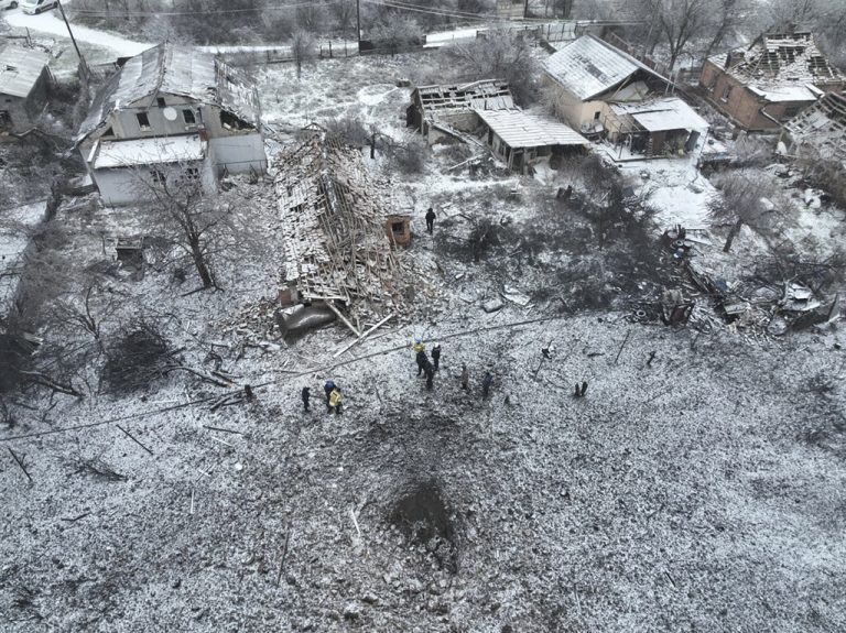 Zivile Ziele wurden im ukrainischen Ort Nowomoskowsk zerstört. AP