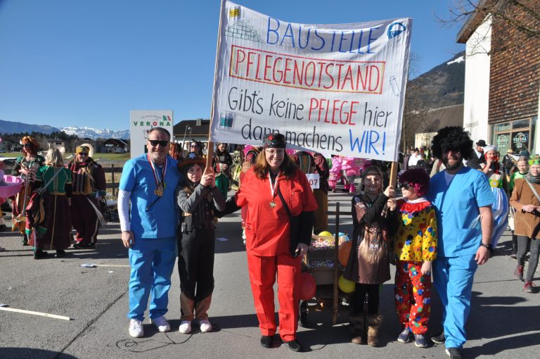 Die Blumenegger Bürgermeister Alexandra Schalegg und Harald Witwer greifen den Pflegenotstand auf.
