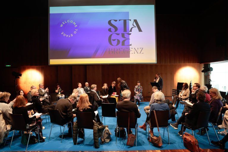 Pressegespräch „Programmpräsentation STAGE Bregenz“ mit • Renger van den Heuvel, Gründer und Geschäftsführer STAGE Bregenz • Fiammetta Griccioli, Kuratorin Pirelli HangarBicocca in Mailand • Matylda Krzykowski, Kuratorin und Künstlerin • Elise Lammer, Kuratorin und Autorin • Verena Kaspar-Eisert, Chefkuratorin des MuseumsQuartier Wien