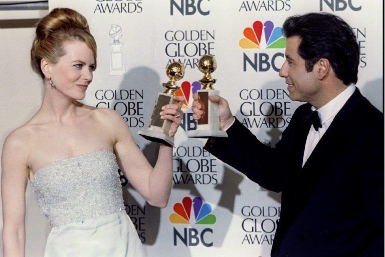 Für seine Rolle als schmieriger Gangster Chili gewann er mit "Schnappt Shorty" den Golden Globe als bester Komödiendarsteller. Mit im Bild die ebenfalls ausgezeichnete Nicole Kidman. <span class="copyright">Rose Prouser REUTERS</span>