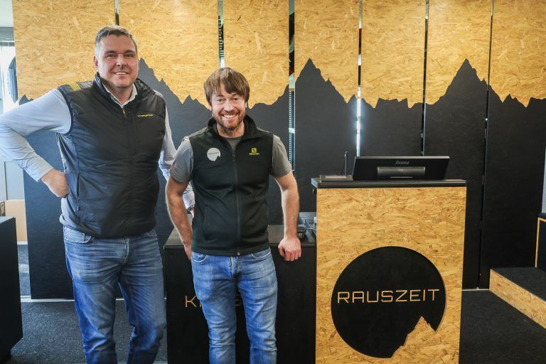 Hannes Waldner ist Liftechef und Hannes Felder leitet den Shop, sie sind allzeit bereit für bessere Bedingungen. <span class="copyright">VN/Steurer </span>