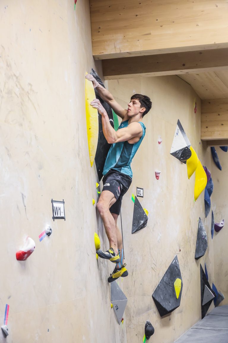 Voll konzentriert an der Wand. <span class="copyright">Steurer</span>