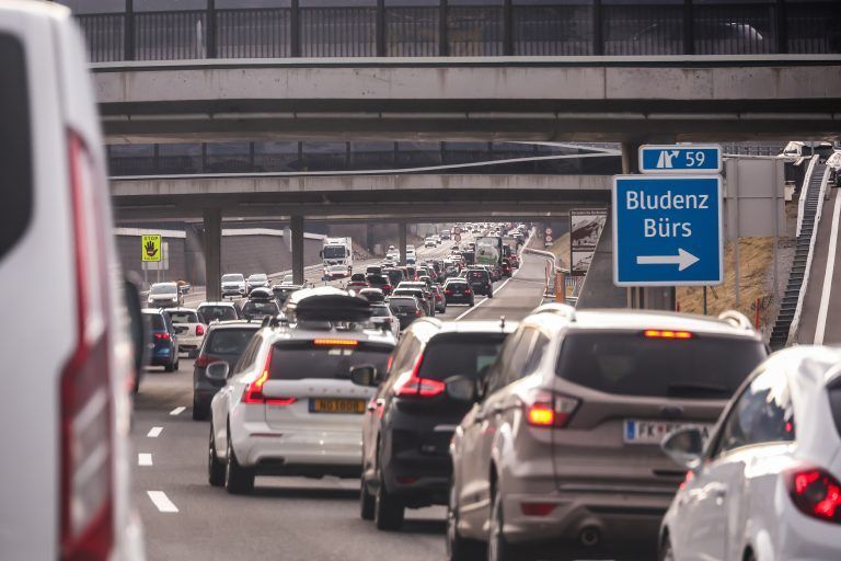 Auch für diesen Samstag wird wieder eine Blechlawine erwartet. <span class="copyright">VN/Steurer</span>