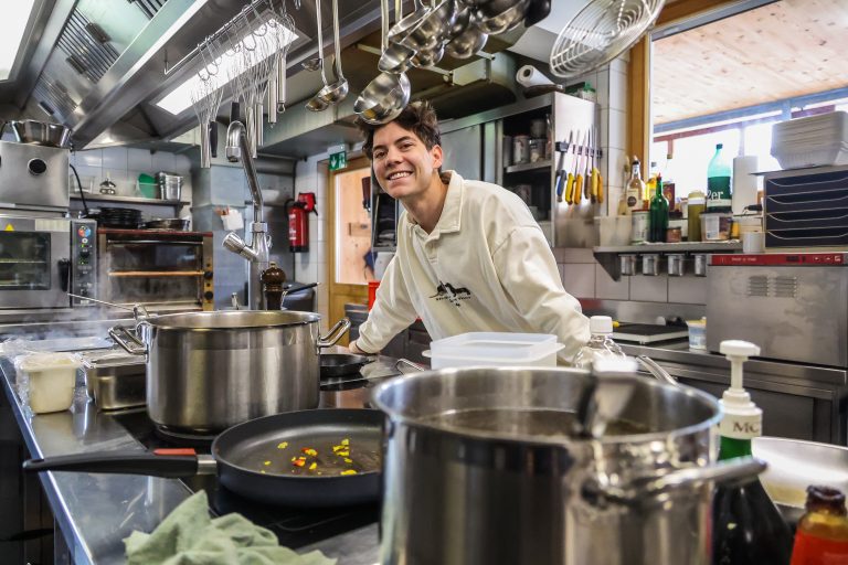 Der neue Chef hat sich in der Küche immer schon wohlgefühlt. <span class="copyright">VN/Steurer</span>