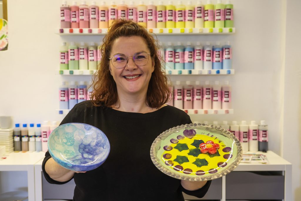 Trend Keramik bemalen: Jetzt auch in Feldkirch bei Vroni Breuß im Studio Kunterbunt