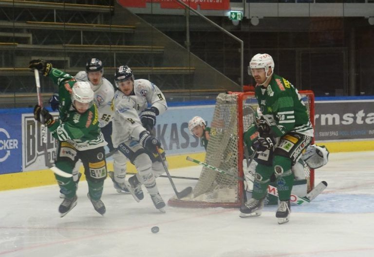 Die Generalprobe für das Play-off ging daneben, die Zeller Eisbären siegten mit 3:2. - © siha