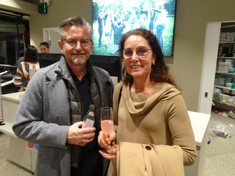 Brigtte und Jürgen Selb (Dentaltechnik Rheintal) gehörten ebenfalls zu den Ehrengästen. - Ein neues Kapitel in der Versorgung von orthopädischen Bedürfnissen - Neueröffnung Sanitätshaus Mayer