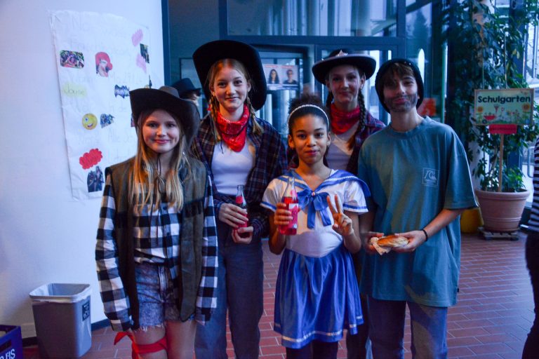 Leni, Emilia, Luisa, Cosima und Isidora hatten Spaß bei der müllfreien Faschingsdisco.