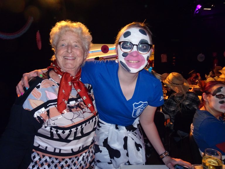 Annemarie Rossi (im Bild mit Christine Galehr) feierte ihren 88. Geburtstag auf dem Mühlebacher Kaffeekränzle. 