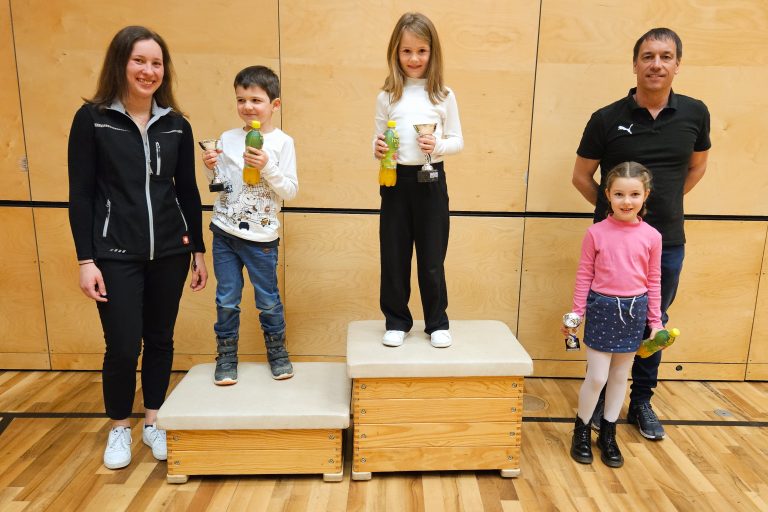 Bambini II mit Pia Watzenegger auf Platz 1, Luca Kofler auf Platz 2 und Ida Breuss auf Platz 3.