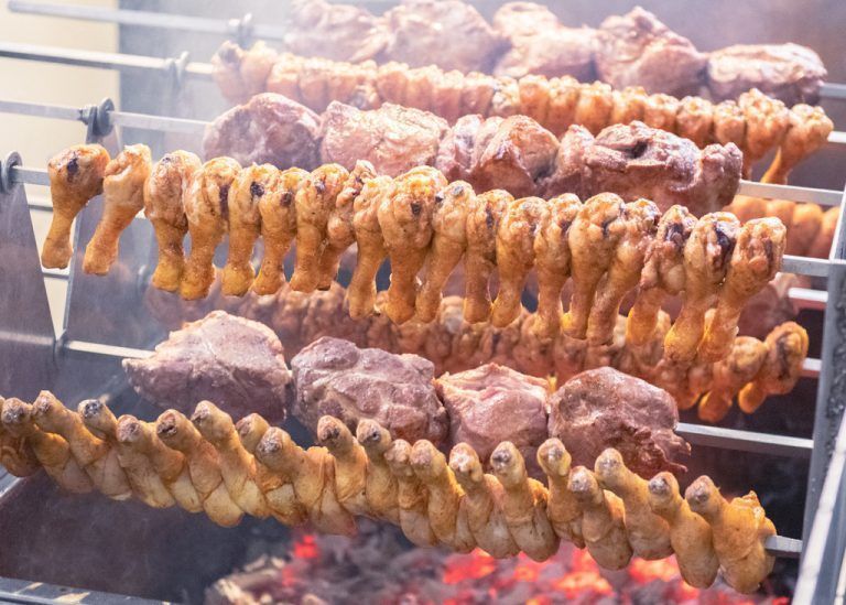 Innovation im Gasthaus Tannenhof: Monatliche Churrasco-Events als gesellschaftliche Highlights.
