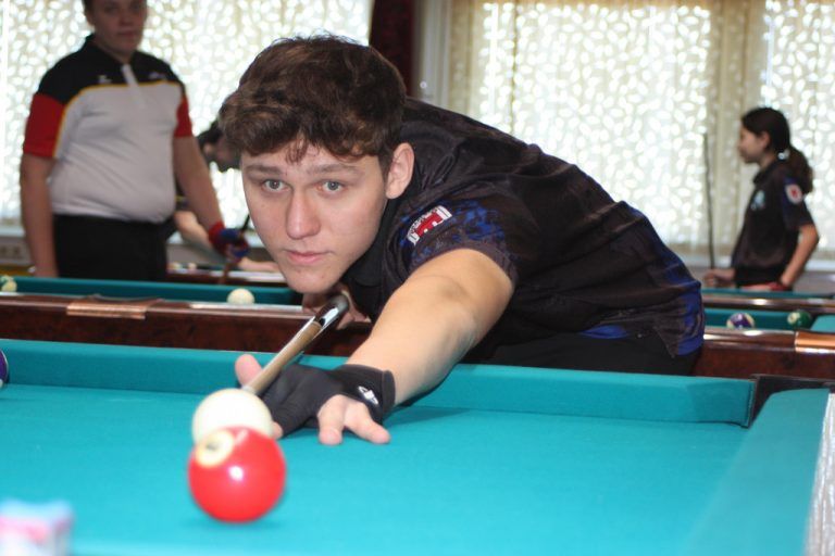 Sascha Fuchs holt sich im Finale mit dem 4:2 den Sieg.