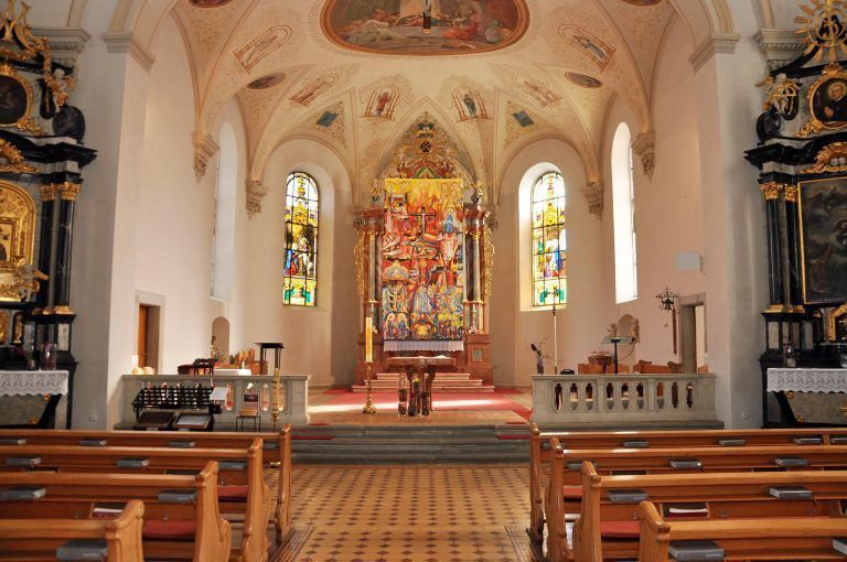 Während der gesamten Passionszeit lädt das Fastentuch in der Pfarrkirche Haselstauden zum stillen Betrachten ein. 