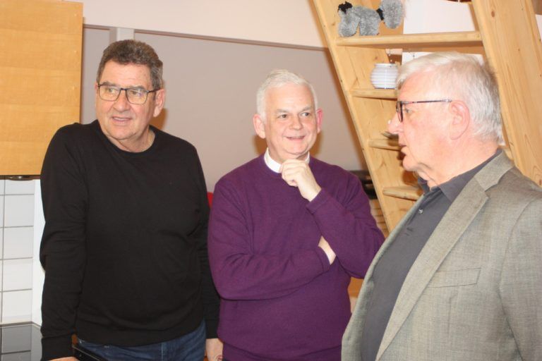 Helmut Jenny, Pfarrer Walter Juen und Franz Abbrederis ließen sich die Eröffnung nicht entgehen.