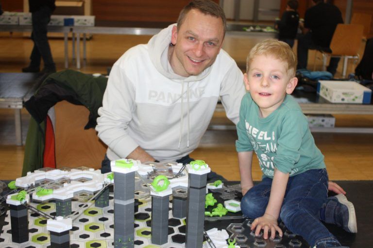 Vater Thomas Bösch verbrachte einen lehrreichen Tag mit Sohn Alexander.
