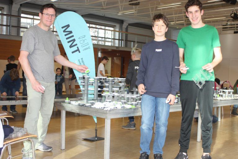 Thomas, Jonas und Oliver experimentierten mit der Schwerkraft.<span class="copyright">VN-TK</span>