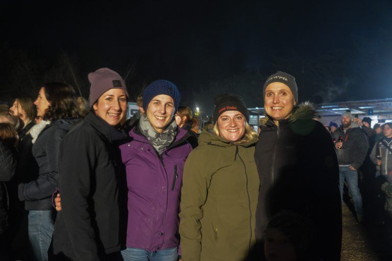 Daniela Fitz, Nadine König, Julia Nothelfer und Vreni König (v.l.n.r.) freuten sich auf den bevorstehenden Abend.