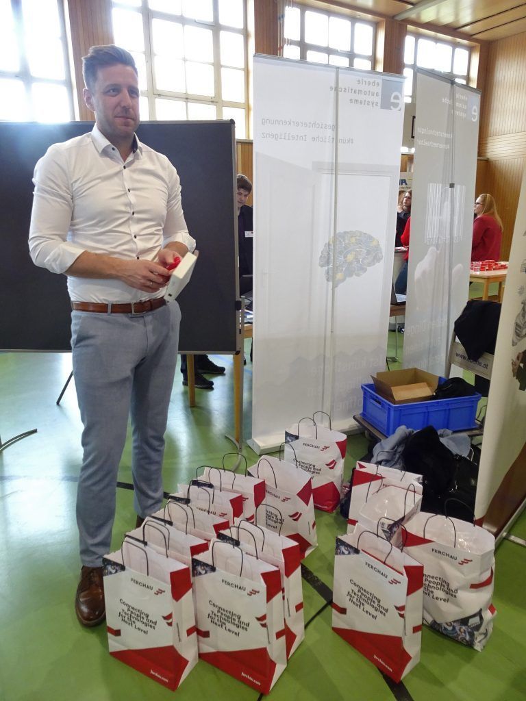 Viele Firmen hatten auch Goodie-Bags für die Schülerinnen und Schüler dabei. 