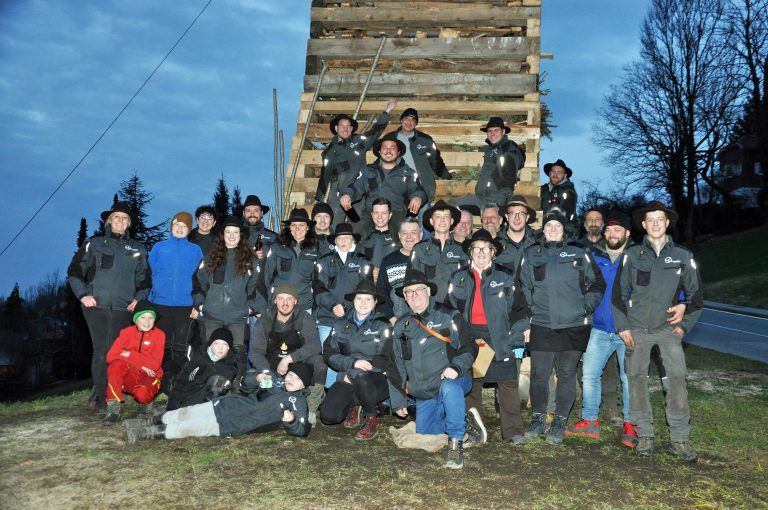Es war angerichtet und alle freuten sich auf das Anzünden des Funkens.