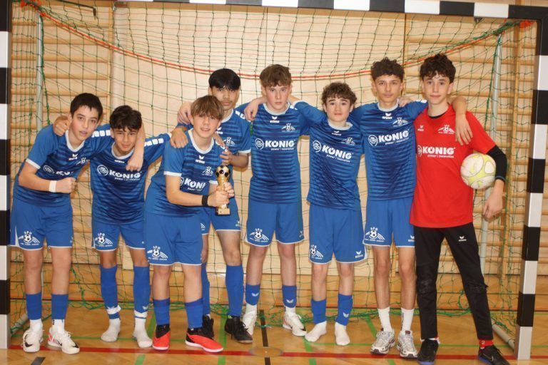 Gruppensieger RW Rankweil Unter 14 Jährigen jubelt - RW Rankweil Hallenturnier U-14 Altersklasse