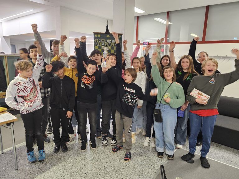 Die Mittelschule Rheindorf wurde als beste Schule im Schachspielen ausgezeichnet. (Quelle: Julia Novkovic) - Schach-Matt am Wochenende - Schach-Matt am Wochenende