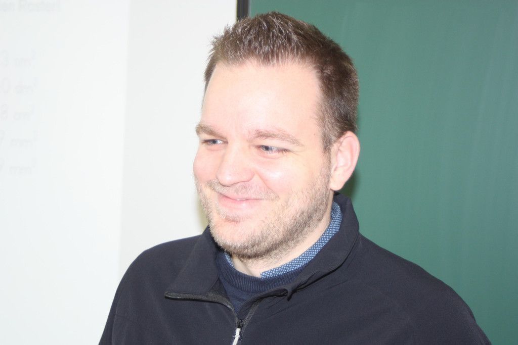 Marke Vorarlberg Projektleiter Christian Lampert übergab den Hauptpreis an die VS Röthis. - VS Röthis siegt