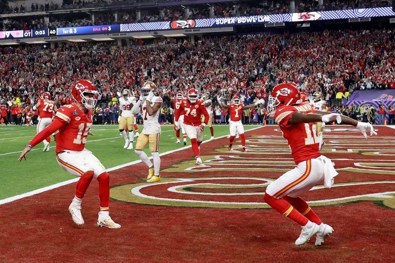 Die Protagonisten der Entscheidung: Mecole Hardman Jr. (rechts) und Patrick Mahomes. <span class="copyright">ap</span>